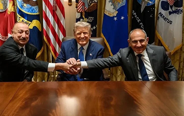 Ermenistan Başbakanı Nikol Paşinyan, Donald Trump’ın kendisine gönderdiği imzalı fotoğrafları sosyal medyada paylaşarak teşekkür etti.