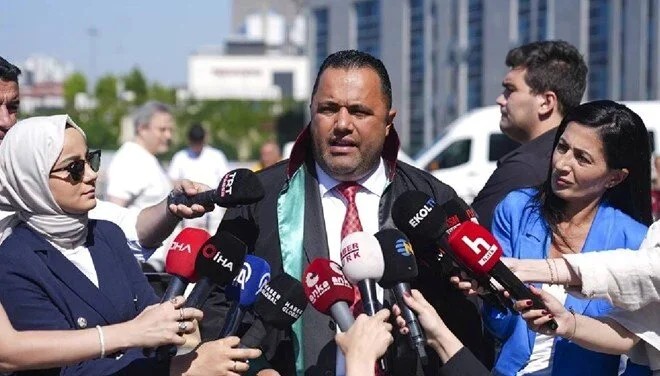 Rezan Epözdemir adliyede 1 İstanbul’da iki ayrı soruşturma kapsamında gözaltına alınan avukat Rezan Epözdemir, savcıya ifade vermek üzere adliyeye sevk edildi.