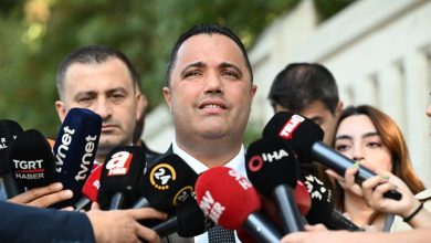 İstanbul Cumhuriyet Başsavcılığı’nın yürüttüğü iki ayrı soruşturma kapsamında gözaltına alınan avukat Rezan Epözdemir, “rüşvete aracılık etmek” suçundan tutuklandı