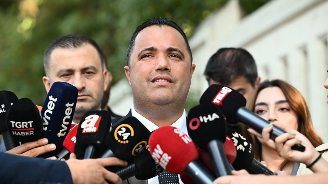 İstanbul Cumhuriyet Başsavcılığı’nın yürüttüğü iki ayrı soruşturma kapsamında gözaltına alınan avukat Rezan Epözdemir, “rüşvete aracılık etmek” suçundan tutuklandı