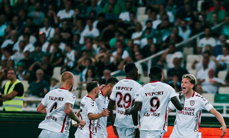 UEFA Avrupa Ligi Play-Off Turu'nda Samsunspor, Panathinaikos deplasmanında 2-1 kaybederek rövanş için umutlandı
