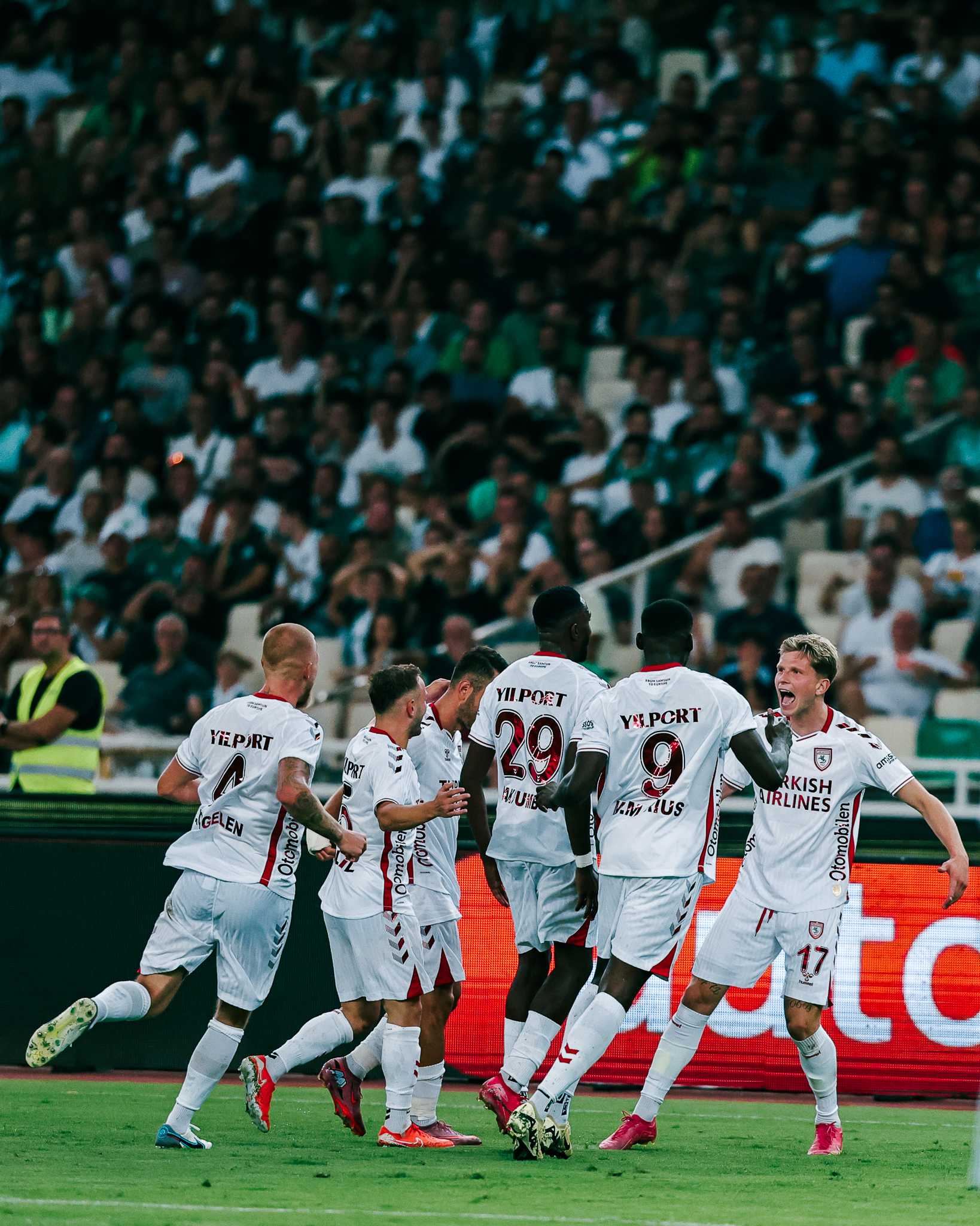 UEFA Avrupa Ligi Play-Off Turu'nda Samsunspor, Panathinaikos deplasmanında 2-1 kaybederek rövanş için umutlandı