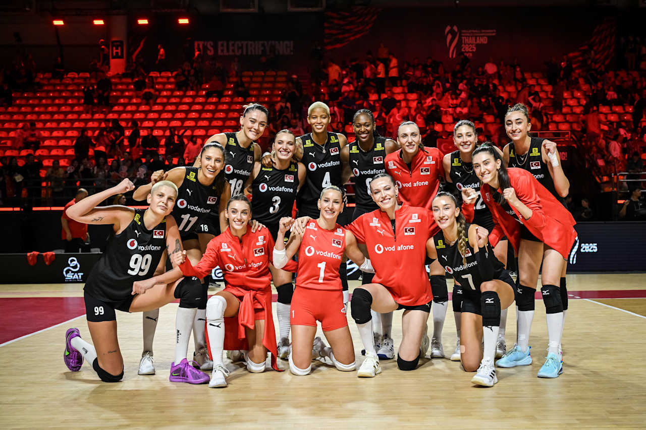 Filenin Sultanları son 16'ya kaldı 1 Bulgaristan'ı 3-0 mağlup eden Filenin Sultanları, Dünya Şampiyonası'nda adını son 16'ya yazdırmayı garantiledi