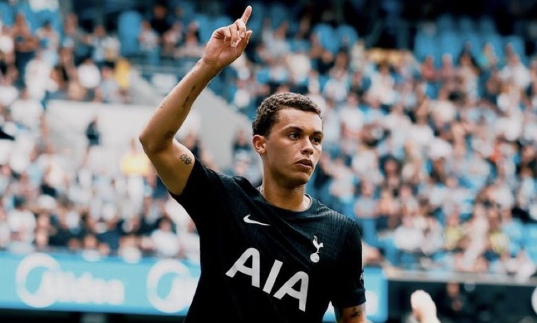 İngiltere Premier Lig'de Manchester City, kendi sahasında Tottenham'a 2-0 yenilerek büyük şok yaşadı