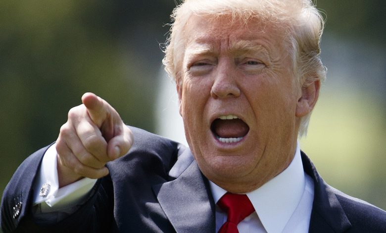 ABD Başkanı Donald Trump, Beyaz Saray’ın yakın zamanda yenilenen Gül Bahçesi’nde taş zeminde oluşan 25 metrelik çizik nedeniyle müteahhidi kovdu.