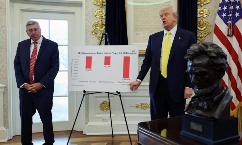 ABD Başkanı Donald Trump, Oval Ofis’te düzenlediği beklenmedik bir toplantıyla gazetecilerin karşısına çıktı.