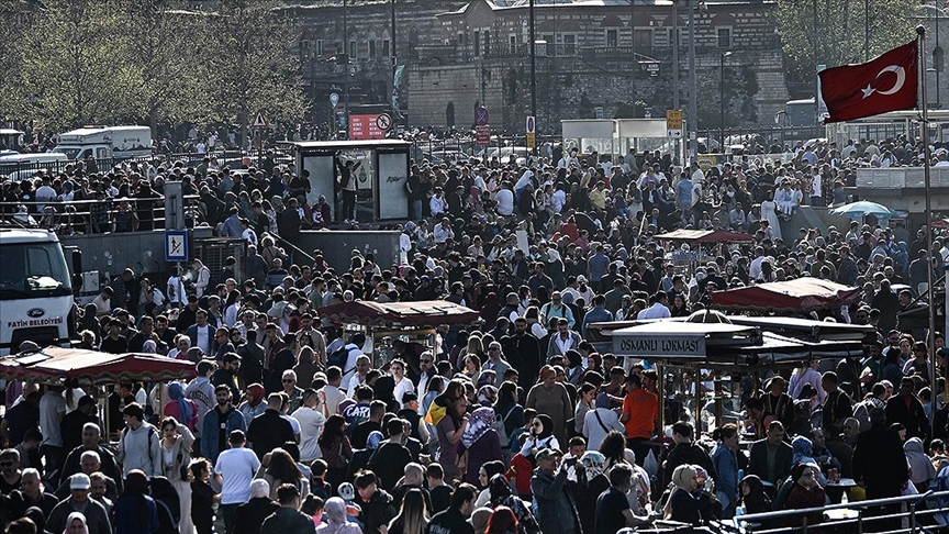 Türkiye’nin nüfusu 85 milyon 824 bin 854’e ulaştı 1 TÜİK’in nüfus istatistiklerine göre, 2024 sonunda 85 milyon 664 bin 944 olan Türkiye nüfusu, yılın ilk 6 ayında 159 bin 910 kişi arttı.