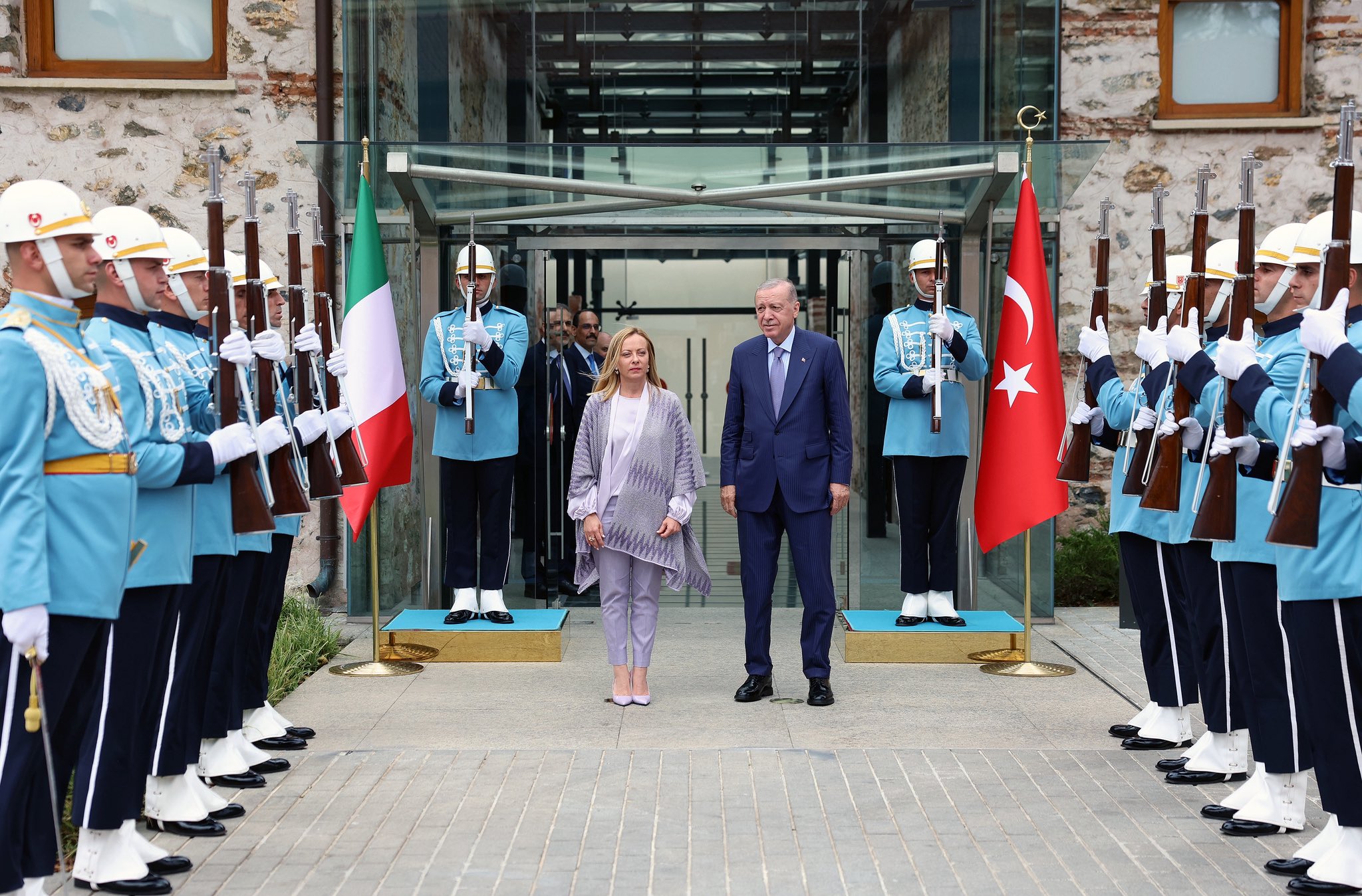 Cumhurbaşkanı Recep Tayyip Erdoğan, İtalya Başbakanı Giorgia Meloni ve Libya Ulusal Birlik Hükümeti Başbakanı Abdulhamid Dibeybe'yi Türkiye, İtalya ve Libya İşbirliği Zirvesi kapsamında kabul etti