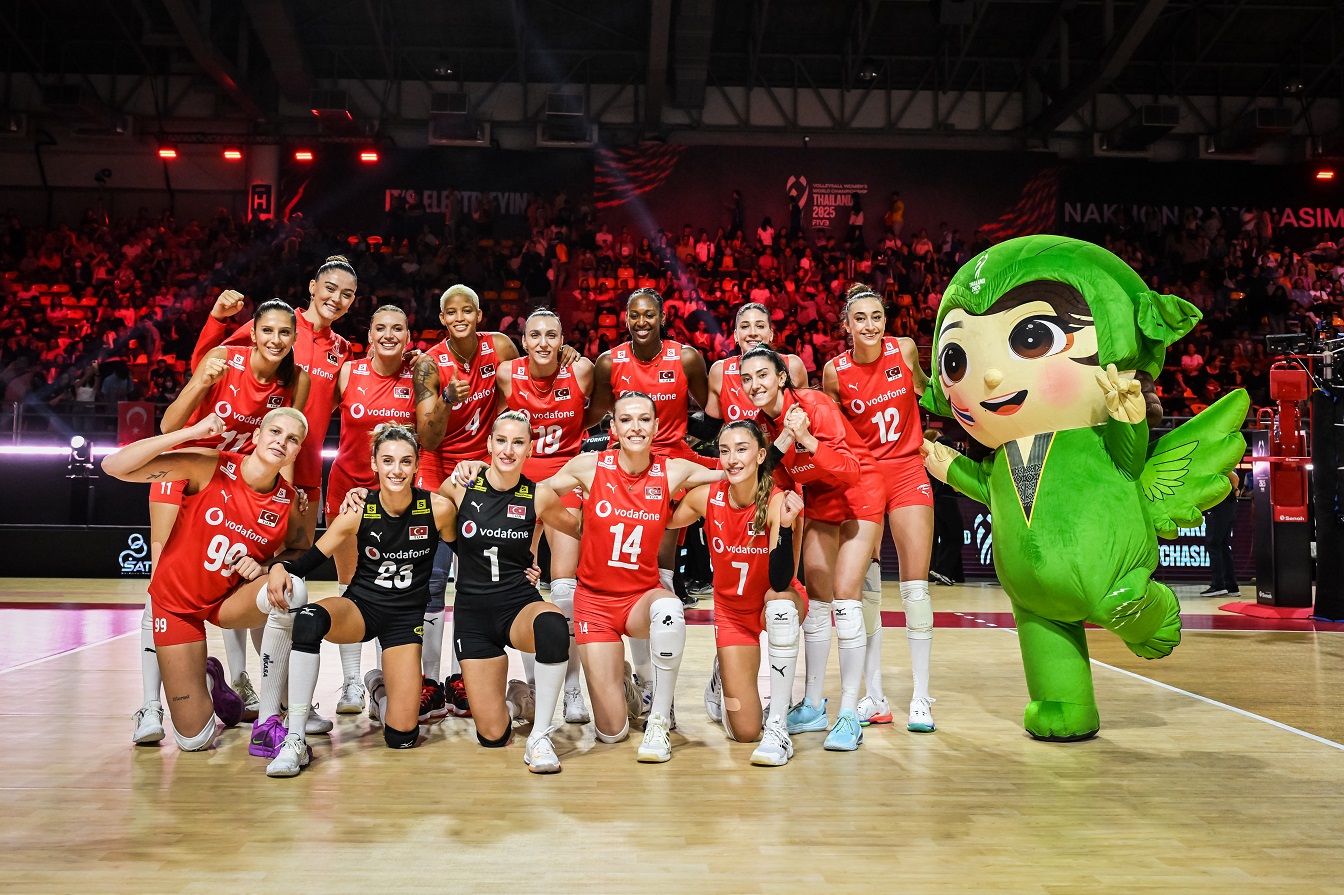Filenin Sultanları'ndan 3'te 3 1 Filenin Sultanları, Kadınlar Dünya Voleybol Şampiyonası'nda üçüncü maçını da kazanarak son 16 turunda Slovenya ile eşleşti