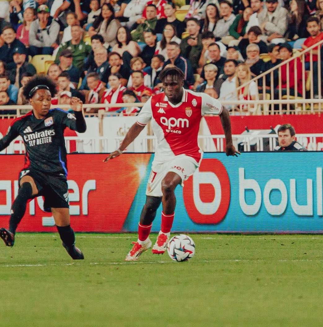 Wilfried Singo, Galatasaray'da 1 Galatasaray, Monaco'nun 24 yaşındaki sağ stoperi Wilfried Singo'yu 30+5 milyon Euro'ya transfer etti