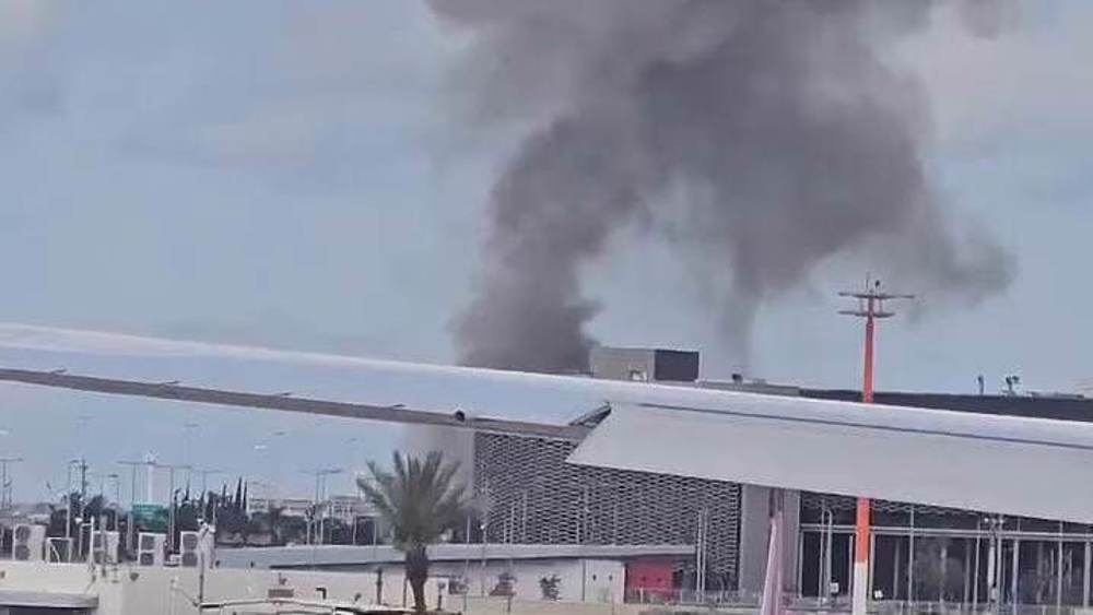 Yemen’den Tel Aviv’e füze saldırısı 1 Yemen Ensarullah hareketi, İsrail’in başkenti Tel Aviv’de bulunan Ben Gurion Havalimanı’nı hipersonik balistik füze ile vurduklarını duyurdu.