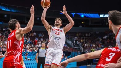 Polonya'yı farklı yenen 12 Dev Adam, Avrupa Basketbol Şampiyonası'nda 2001'den bu yana ilk kez yarı finale kaldı