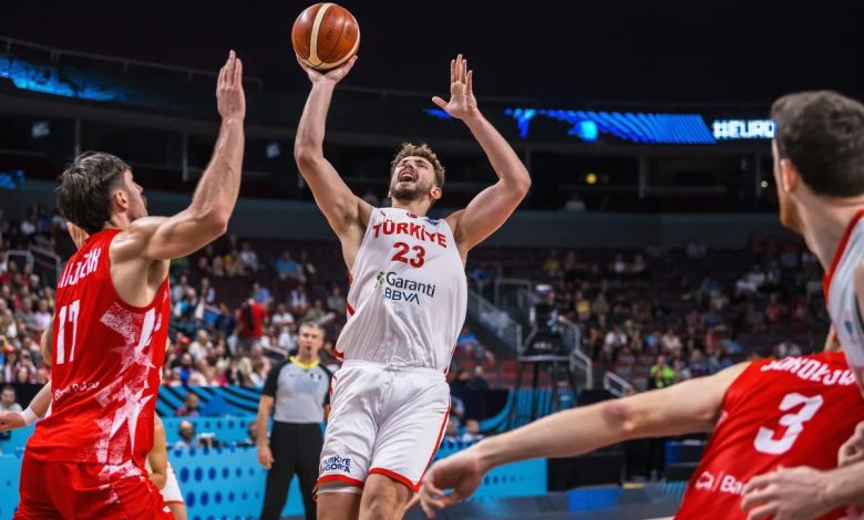 12 Dev Adam, 24 yıl sonra yarı finalde 9 Polonya'yı farklı yenen 12 Dev Adam, Avrupa Basketbol Şampiyonası'nda 2001'den bu yana ilk kez yarı finale kaldı