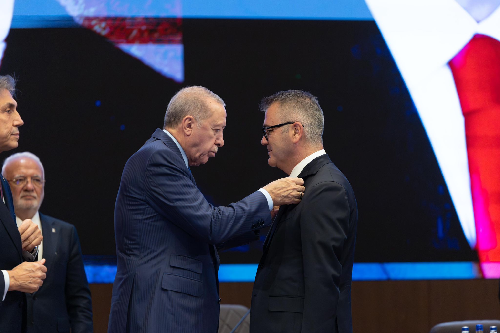 Konya'da AK Parti'ye iki transfer 1 Konya'da CHP'li Seydişehir Belediye Başkanı Hasan Ustaoğlu ve Yeniden Refah Partisi'li Emirgazi Belediye Başkanı Mesut Mertcan, AK Parti'ye geçti