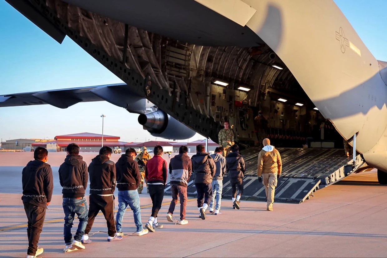 ABD’den 120 İranlı sınır dışı ediliyor 1 İran Dışişleri Bakanlığı, ABD’nin 120 İran vatandaşını sınır dışı etme kararı aldığını duyurdu.