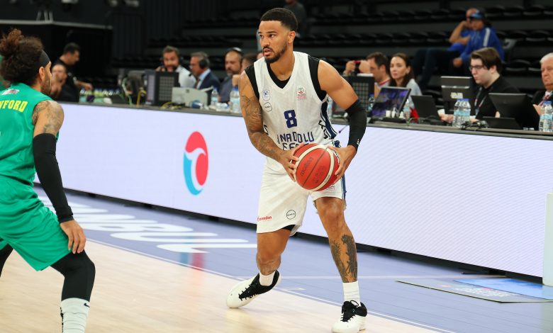 Türkiye Sigorta Basketbol Erkekler Süper Ligi'nde 2025-26 sezonunun ilk maçında Anadolu Efes, Esenler Erokspor'u affetmedi