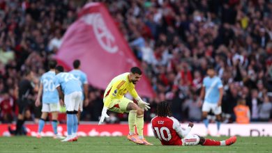 İngiltere Premier Lig'de Manchester City, Erling Haaland ile öne geçtiği Arsenal deplasmanında 90+3'te Gabriel Martinelli'nin golünü engel olamadı