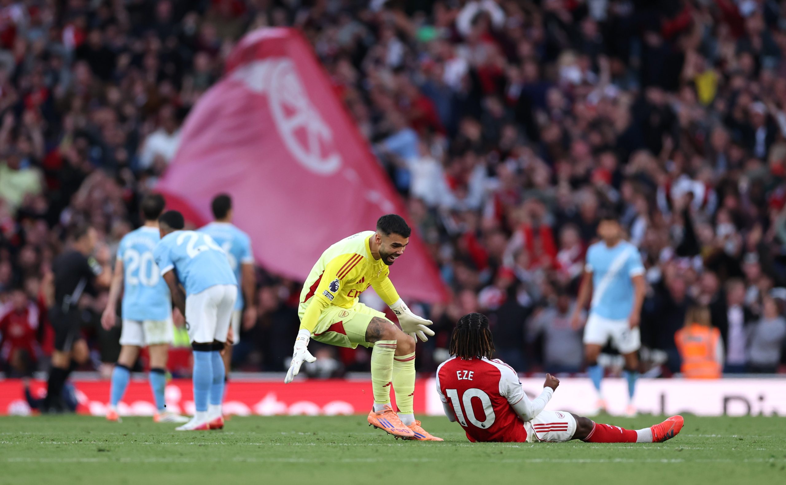 Manchester City 90+3'te yıkıldı 1 İngiltere Premier Lig'de Manchester City, Erling Haaland ile öne geçtiği Arsenal deplasmanında 90+3'te Gabriel Martinelli'nin golünü engel olamadı