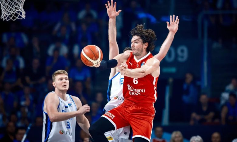 12 Dev Adam, Avrupa Basketbol Şampiyonası A Grubu'nda Estonya'yı da yenerek dörtte dört yaptı ve son 16 turuna kaldı