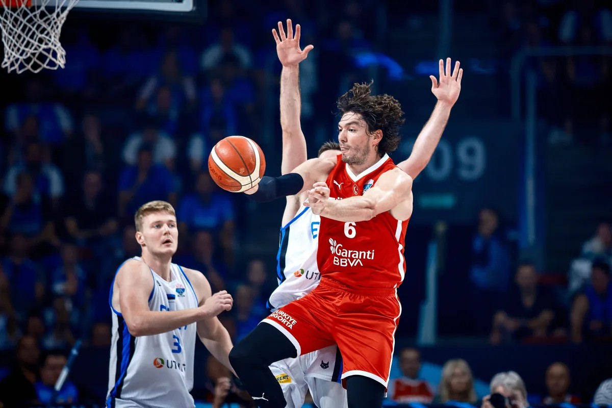 Harikasın 12 Dev Adam 1 12 Dev Adam, Avrupa Basketbol Şampiyonası A Grubu'nda Estonya'yı da yenerek dörtte dört yaptı ve son 16 turuna kaldı