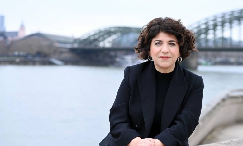 Köln Büyükşehir Belediye Başkanlığı seçiminin ilk turunu Bingöllü kadın aday Berivan Aymaz 6 puan farkla birinci bitirdi