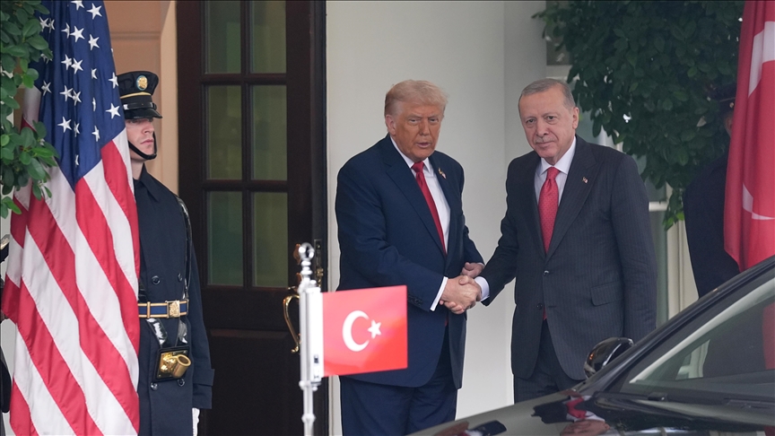 Beyaz Saray’da tarihi görüşme! Erdoğan ve Trump’tan kritik mesajlar 1 Cumhurbaşkanı Recep Tayyip Erdoğan, Beyaz Saray’da ABD Başkanı Donald Trump ile görüştü.