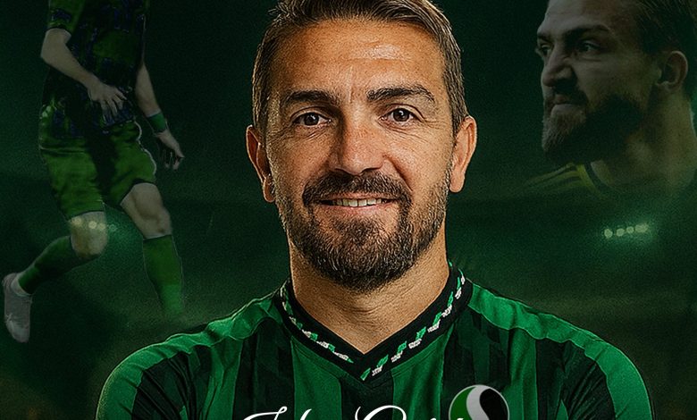 Trendyol 1. Lig'de Pendikspor'a 4-1 yenilen Sakaryaspor'da takım arkadaşı Burak Altıparmak'a tokat atan Caner Erkin kadro dışı bırakıldı