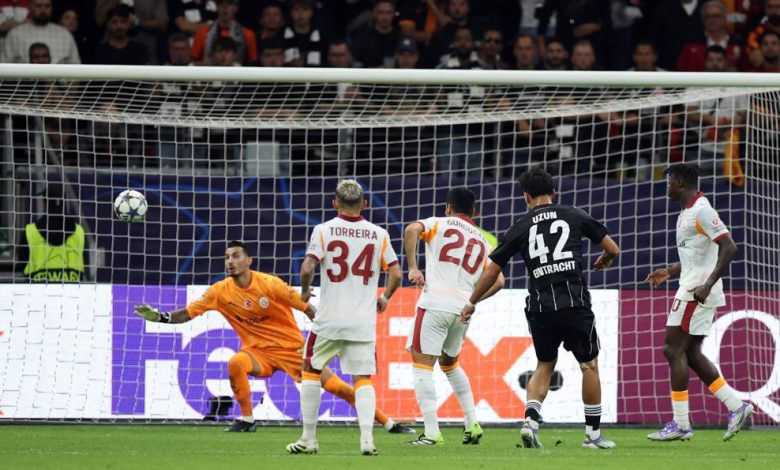 Galatasaray 1-0 öne geçtiği Eintracht Frankfurt deplasmanında farklı kaybetti. Ev sahibinde Can Uzun gol atarken hakem Marco Guida net bir golümüzü iptal etti
