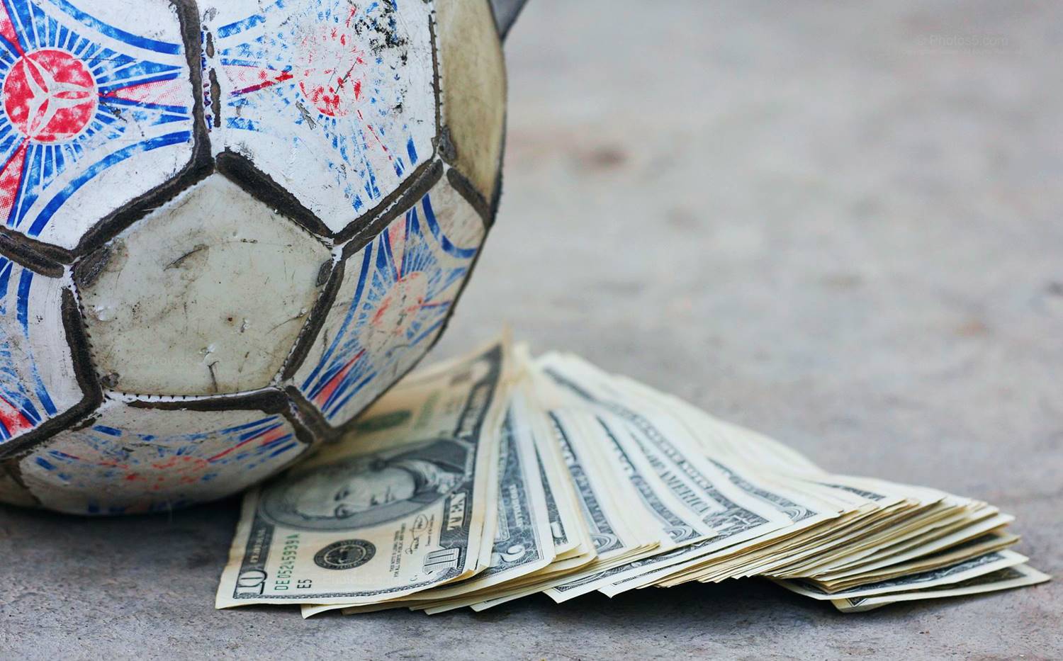 Futbol, politik ve ranta dayalı yağma oyunudur
