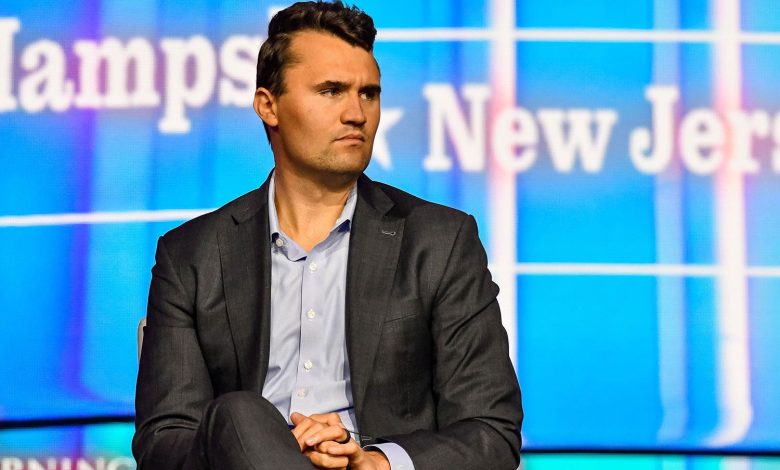 Charlie Kirk suikastının şüphelisi yakalandı 14 ABD’li muhafazakâr aktivist Charlie Kirk’ün Utah’taki konuşması sırasında öldürülmesine ilişkin soruşturmada, 22 yaşındaki Tyler Robinson cinayet suçlamasıyla gözaltına alındı.
