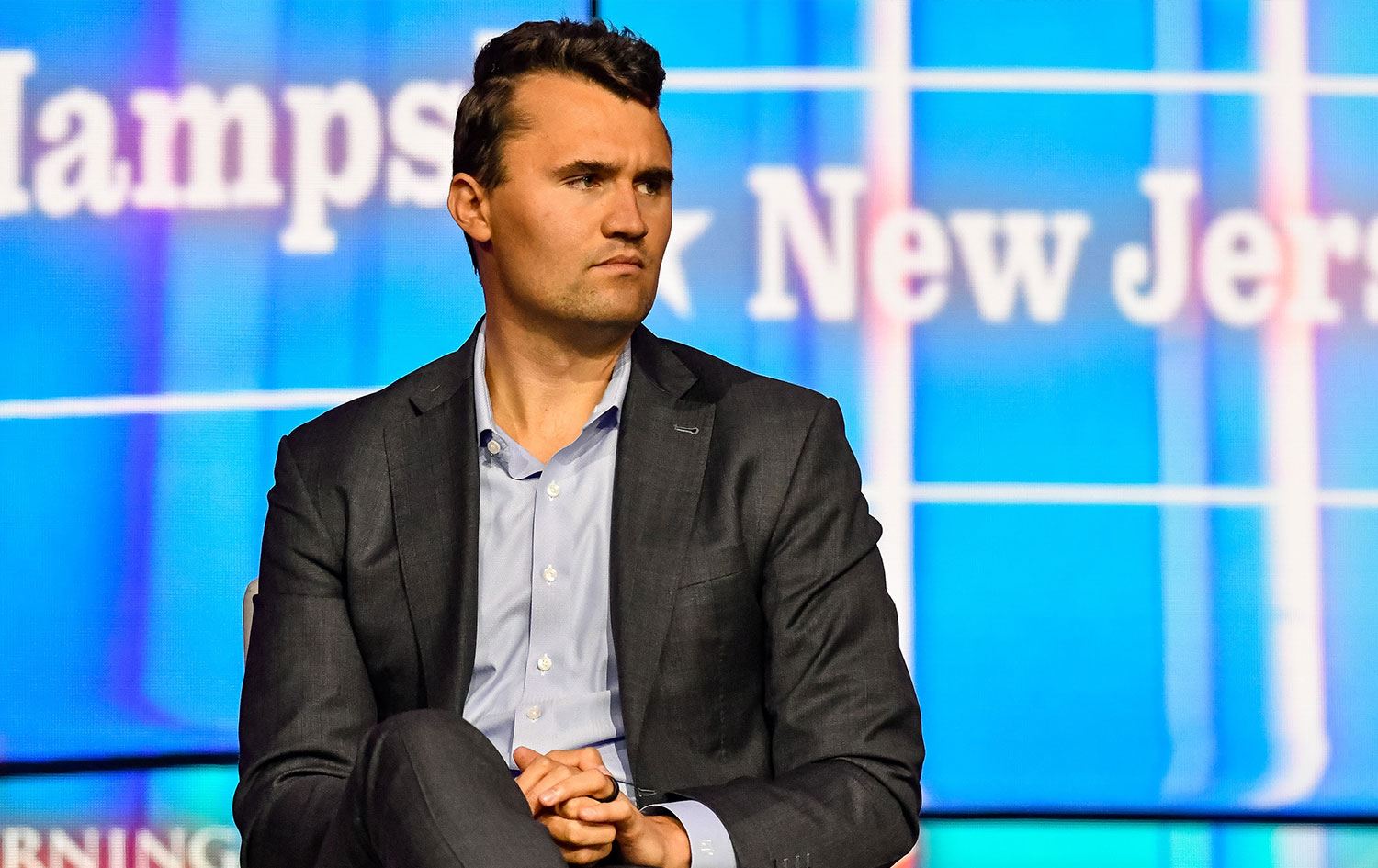 Charlie Kirk suikastının şüphelisi yakalandı 1 ABD’li muhafazakâr aktivist Charlie Kirk’ün Utah’taki konuşması sırasında öldürülmesine ilişkin soruşturmada, 22 yaşındaki Tyler Robinson cinayet suçlamasıyla gözaltına alındı.