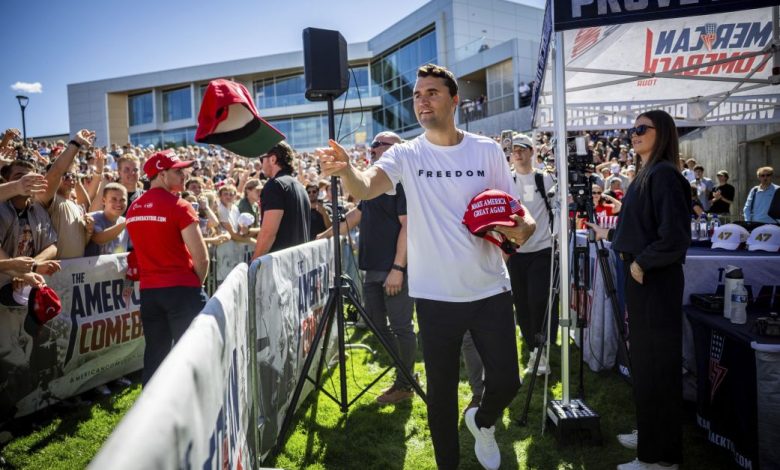 ABD’de muhafazakâr yorumcu ve siyasi aktivist Charlie Kirk, Utah Valley Üniversitesi’nde konuşma yaptığı sırada silahlı saldırıya uğrayarak hayatını kaybetti.