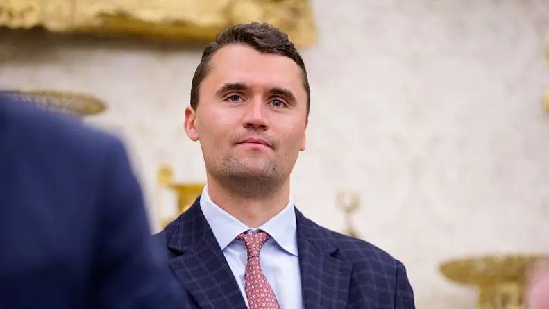Charlie Kirk suikastında yeni gelişme! Kilit şüpheli: Skye Valadez 1 FBI, aktivist Charlie Kirk’ün suikastıyla ilgili soruşturmada 25 yaşındaki trans erkek Skye Valadez’i kilit şüpheli olarak tanımladı.