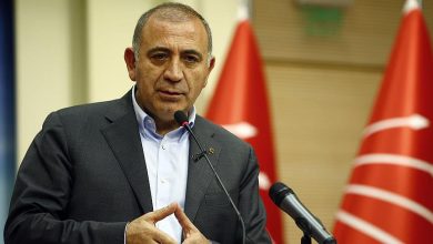CHP İstanbul İl Başkanlığı’na kayyum atanmasının ardından açıklama yapan Gürsel Tekin, Özgür Özel’i karşılayacağına işaret etti.