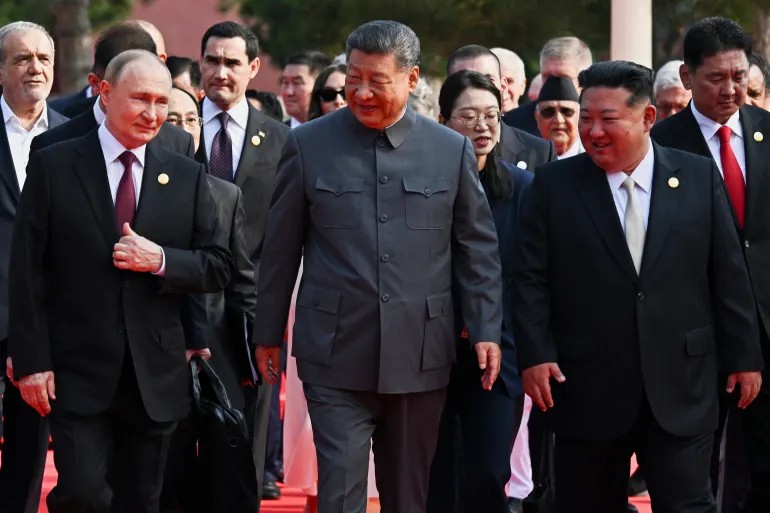 Çin, Rusya, Kuzey Kore ve Hindistan’dan ABD’ye mesaj 1 Çin, Rusya, Kuzey Kore ve Hindistan liderlerinin Pekin’de bir araya gelmesi, uluslararası kamuoyunda büyük yankı uyandırdı.