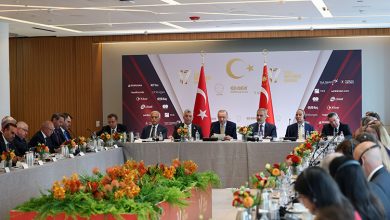 Cumhurbaşkanı Erdoğan, Türkevi’nde düzenlenen konferansta ABD ile ticaret hacmi hedefinin 100 milyar dolar olarak devam ettiğini belirtti.