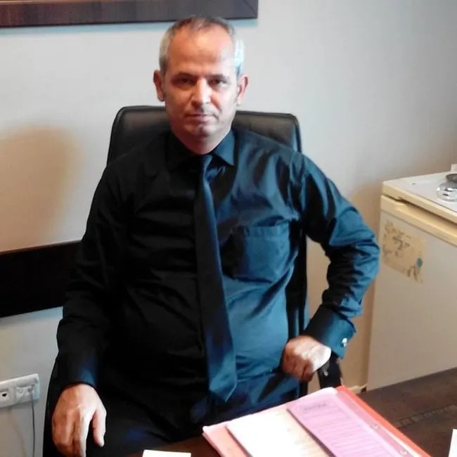 Cumhuriyet Savcısı Ercan Kayhan ile katili aynı karede 1 İstanbul Çekmeköy’deki bir restoranda 19 yaşındaki Mustafa Can Gül tarafından boğazından bıçaklanan Cumhuriyet Savcısı Ercan Kayhan hayatını kaybetti.