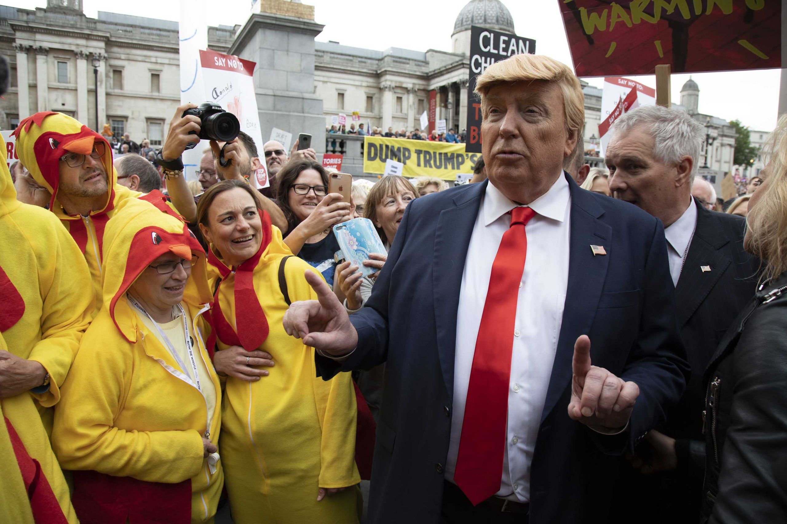 Donald Trump’ın Londra ziyareti protestolarla karşılandı
