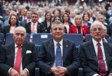 CHP 22. Olağanüstü Kurultayı'nda geçerli oyların tamamını alarak Özgür Özel yeniden Genel Başkan seçildi