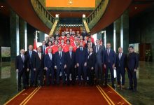 Cumhurbaşkanı Recep Tayyip Erdoğan, EuroBasket 2025’te gümüş madalya kazanan 12 Dev Adam’ı kabul etti