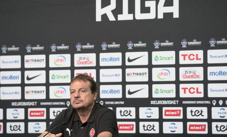 12 Dev Adam coşkuyla döndü 12 Avrupa Basketbol Şampiyonası'nda tarihinde ikinci kez gümüş madalya kazanan 12 Dev Adam, Türkiye'ye geldi