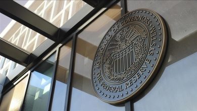 FED faiz indirdi: Gözler istihdama çevrildi 14 Federal Reserve (Fed), politika faizini 25 baz puan indirerek yüzde 4,00-4,25 aralığına çekti. Karar, 2025 yılındaki ilk faiz indirimi oldu