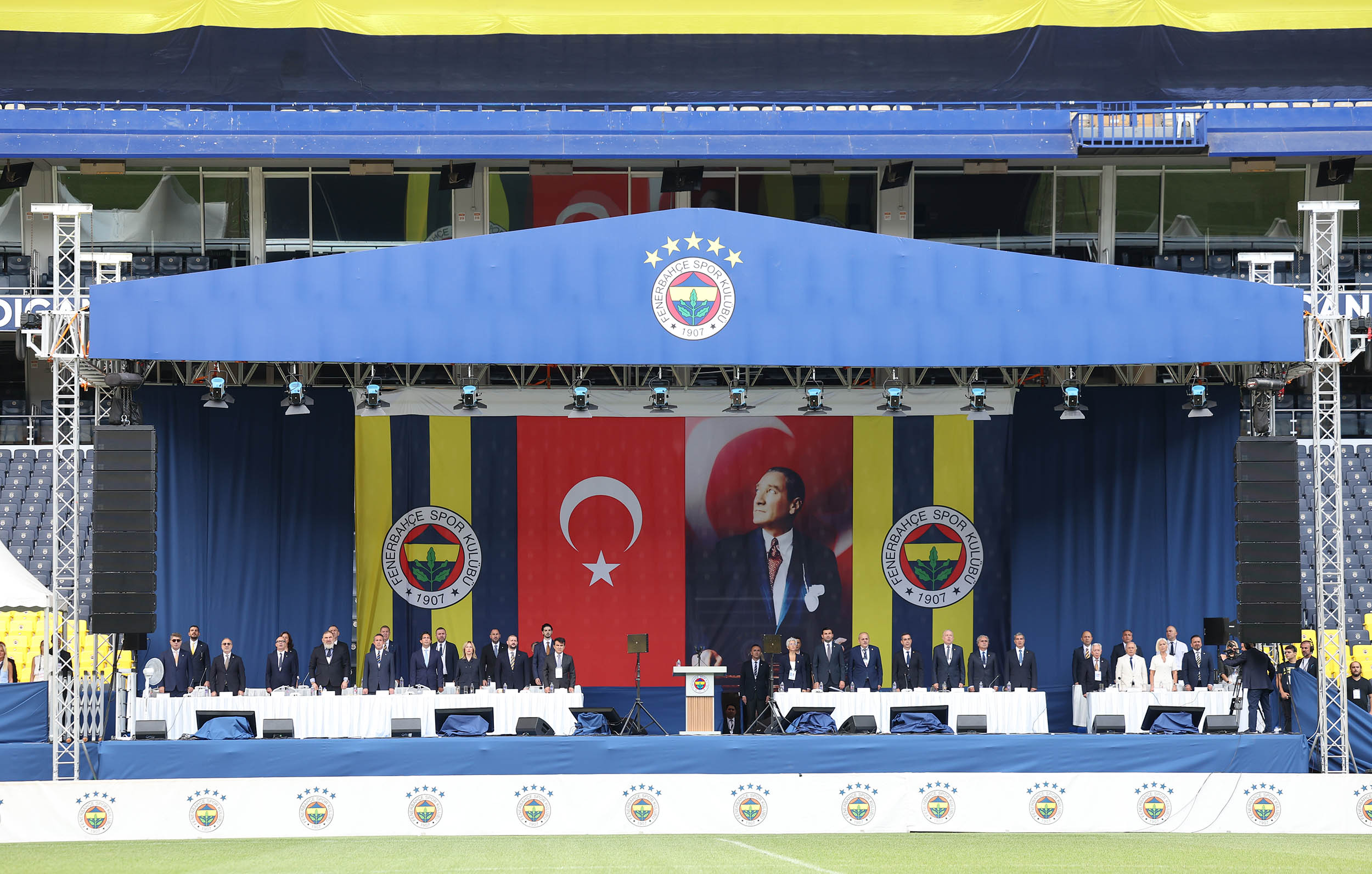 Fenerbahçe’de tarihi kongre: Olağanüstü seçimli genel kurul başladı 1 Fenerbahçe camiası, kulübün geleceğini şekillendirecek olağanüstü seçimli genel kurul için Chobani Stadı’nda buluştu.