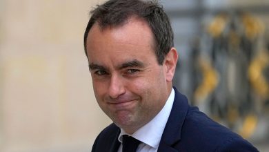 Fransa’da yeni başbakan belli oldu: Sebastien Lecornu göreve getirildi 12 Başbakan François Bayrou’nun güvenoyu alamayarak istifasının ardından Fransa’da siyasi dengeler yeniden değişti.