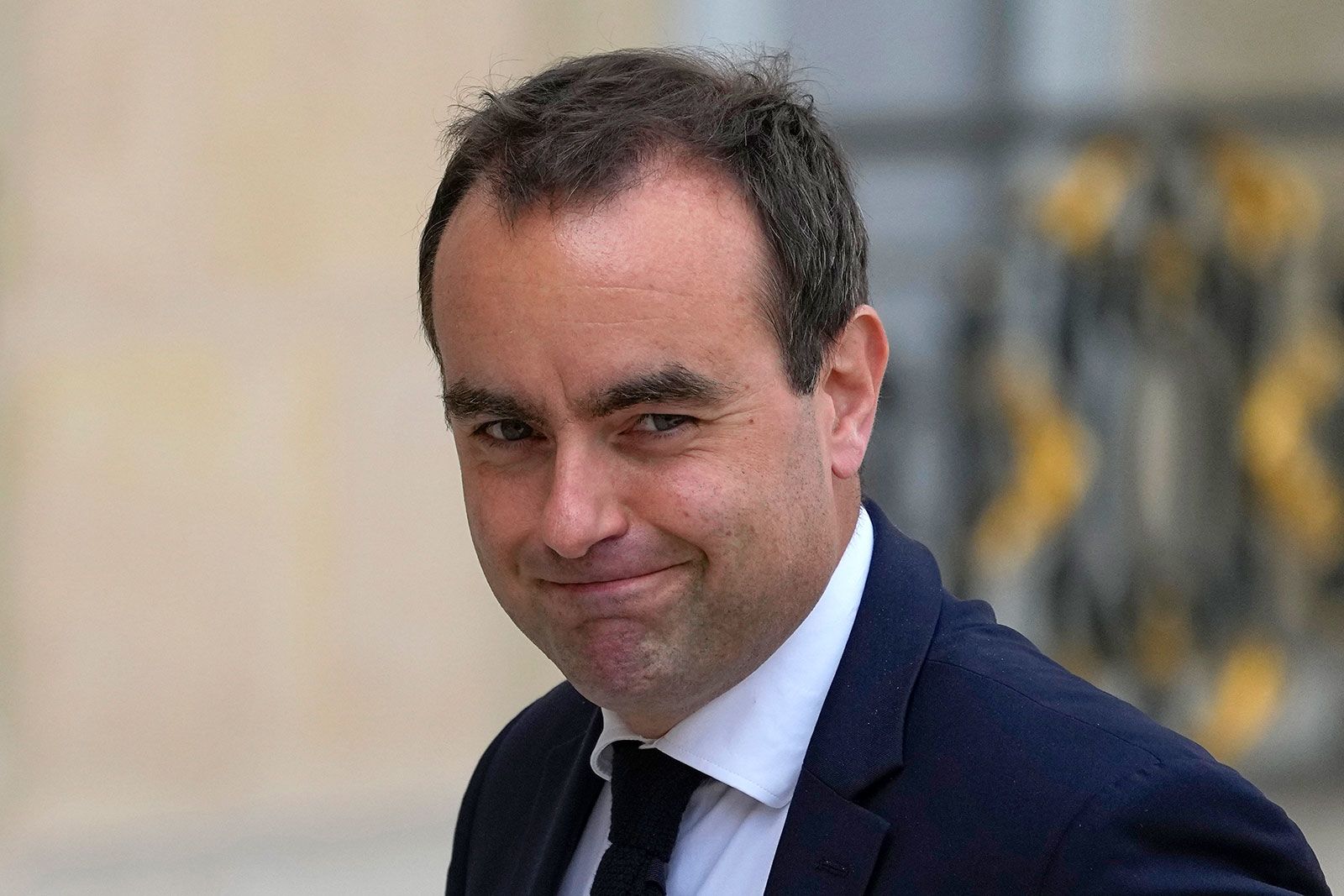 Fransa’da yeni başbakan belli oldu: Sebastien Lecornu göreve getirildi 1 Başbakan François Bayrou’nun güvenoyu alamayarak istifasının ardından Fransa’da siyasi dengeler yeniden değişti.