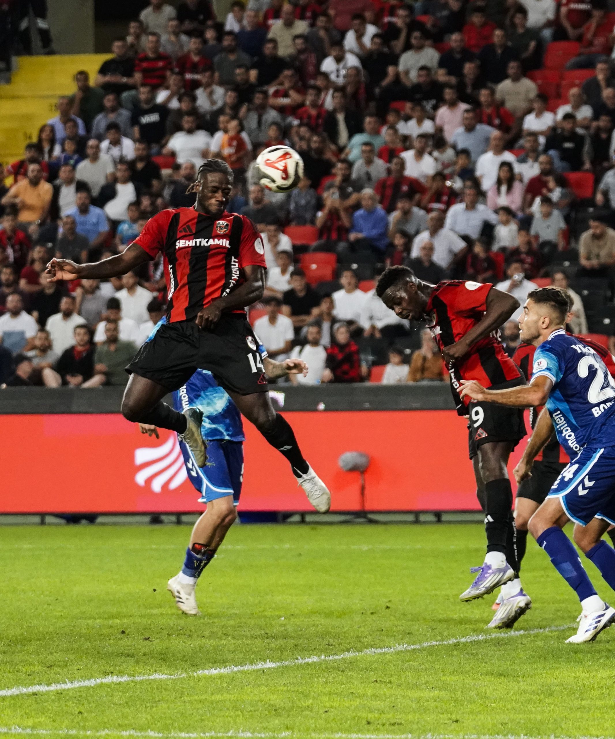Samsunspor skoru koruyamadı 1 Samsunspor, 2-0 öne geçtiği Burak Yılmaz'lı Gaziantep FK deplasmanında 2-2 beraberliğe razı oldu