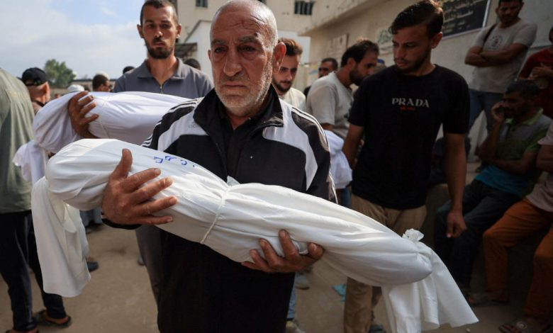 İsrail’in saldırıları ve ablukasıyla kıtlığa sürüklenen Gazze’de açlıktan ölenlerin sayısı 382’ye yükseldi. Son 24 saatte 1’i çocuk 6 Filistinli daha yaşamını yitirdi.