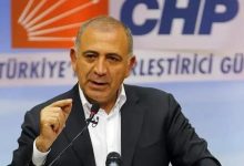 CHP Genel Başkanı Özgür Özel, CHP İstanbul İl Başkanlığı'na kayyumla atanan Gürsel Tekin'in partiden ihraç edildiğini açıkladı