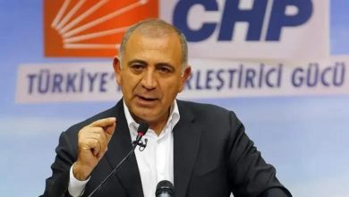 CHP Genel Başkanı Özgür Özel, CHP İstanbul İl Başkanlığı'na kayyumla atanan Gürsel Tekin'in partiden ihraç edildiğini açıkladı