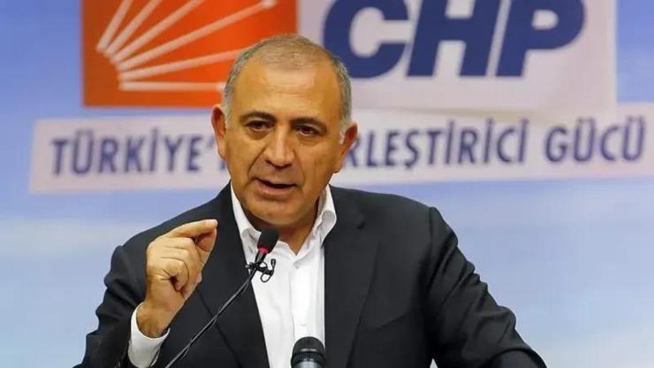 Özgür Özel: Gürsel Tekin ihraç edildi 1 CHP Genel Başkanı Özgür Özel, CHP İstanbul İl Başkanlığı'na kayyumla atanan Gürsel Tekin'in partiden ihraç edildiğini açıkladı